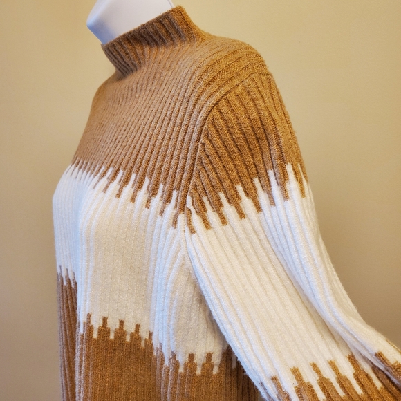 🌟Host Pick!🌟 French Connection Funnel-Neck Camel/White Colorblock Sweater - M - Picture 3 of 13